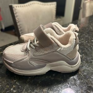 Zara toddler size 6c